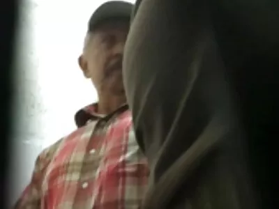 Vídeo vídeo de pornô caseiro brasileiro Cougar's Coat Check Catch (Mercedes Ashley)