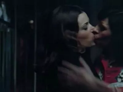 Vídeo Assume The  Position (Sofia)